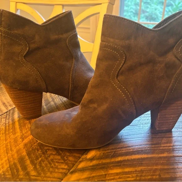 Women’s Suede Heeled Booties - Picture 5 of 8